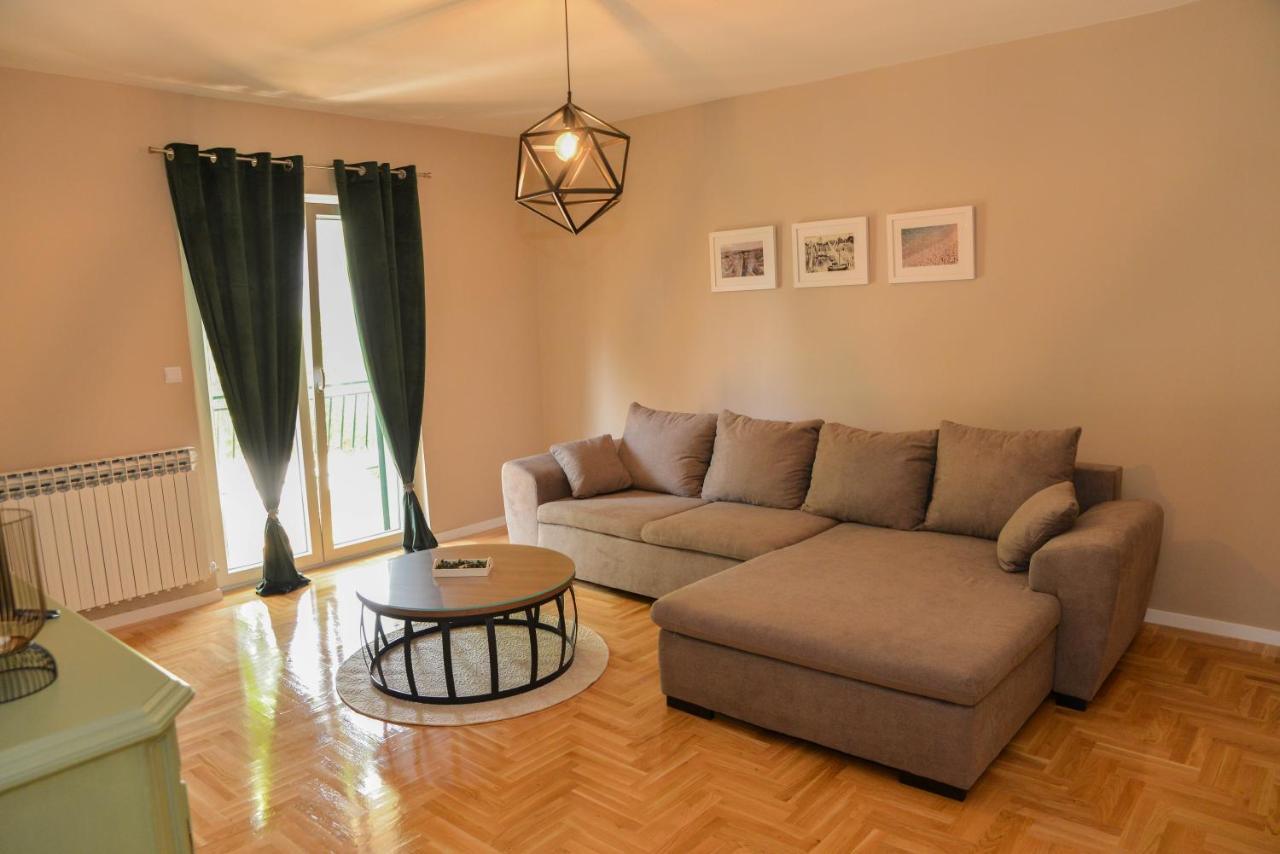 Apartman Maja Zara Esterno foto