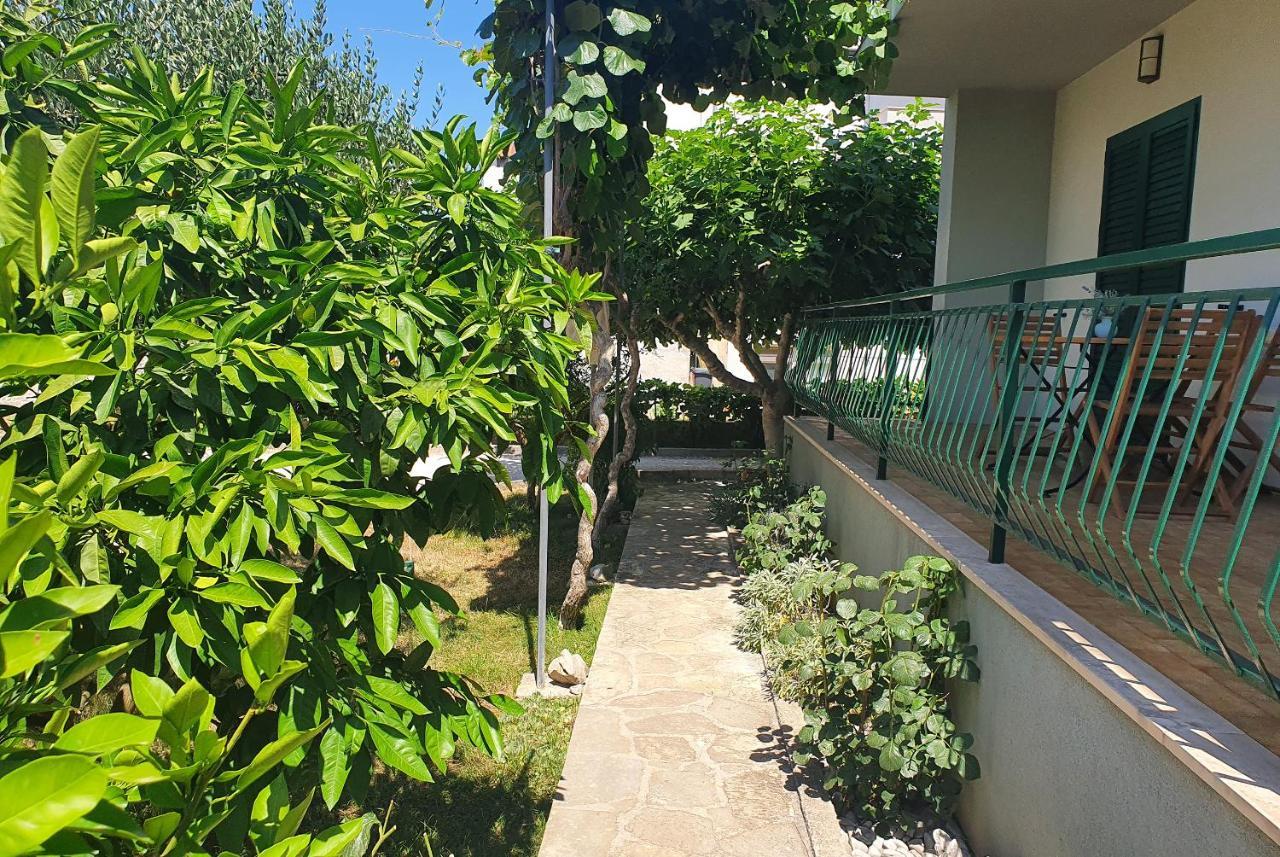 Apartman Maja Zara Esterno foto